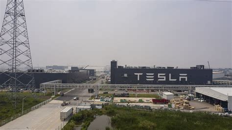 Tesla is opening a Megafactory for huge batteries in China